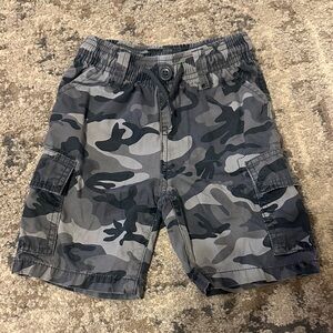 The Children's Place Camouflage Cargo Shorts - Gray and Black